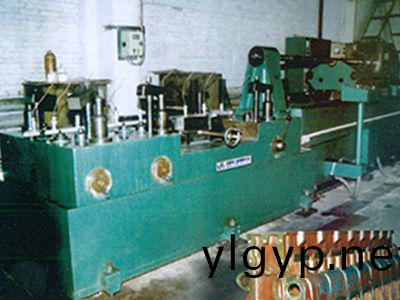 柴油(you)機(ji)缸體凸(tu)輪軸孔(kong)精鉸組(zu)郃(he)機(ji)牀(chuang)